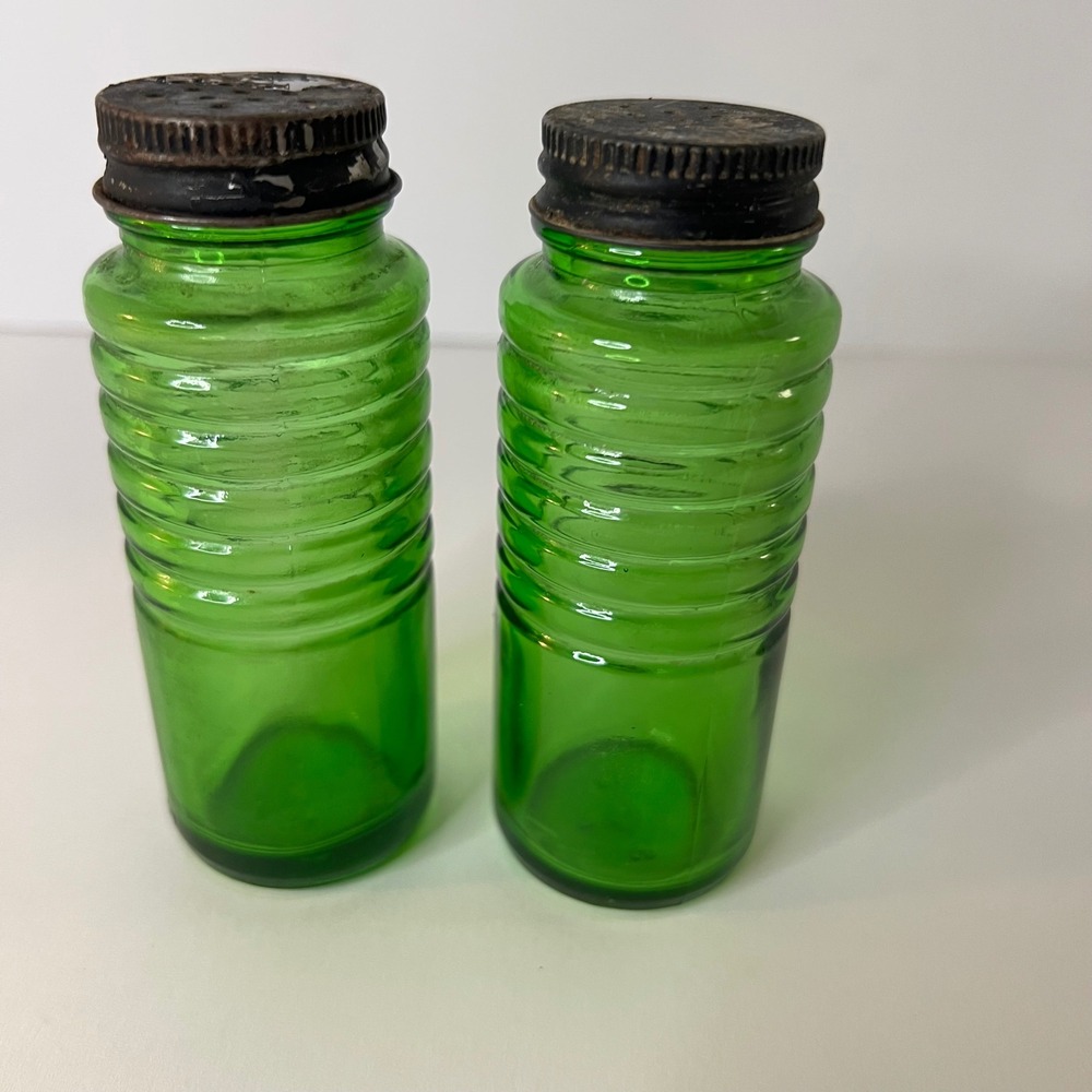 Vintage Owens Illinois Green Depression Glass Salt & Pepper Shakers Ribbed Flaw